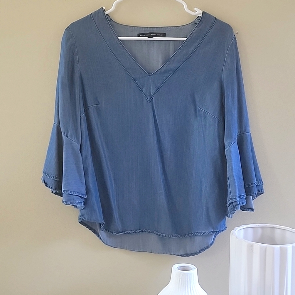 Women's White House Black Market Jean top.  Size 6.